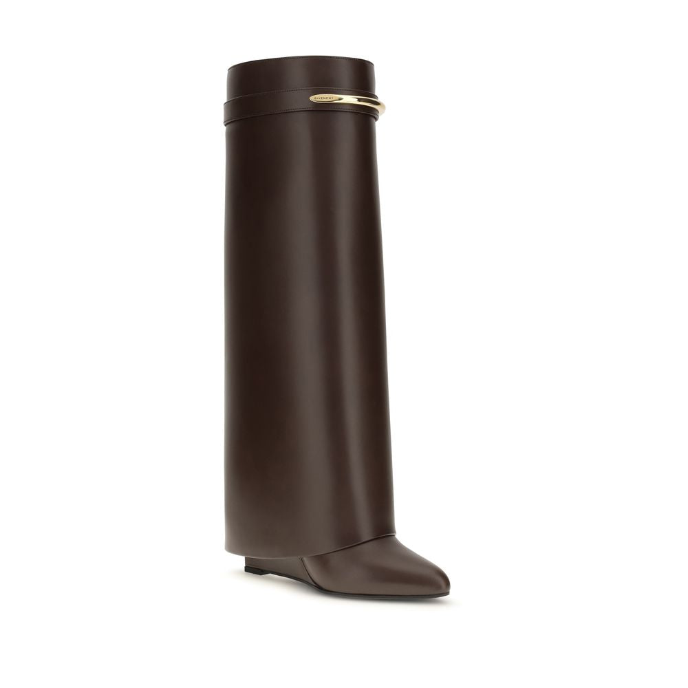 High-Heel Wedge Boots by Givenchy for women in bos taurus calf leather brown & gold features an high-performance silhouette, showcasing the sophisticated design of the Women's Bos Taurus Calf Leather High-Heel Wedge Boots with a high-heel wedge and a refined pointed toe style.