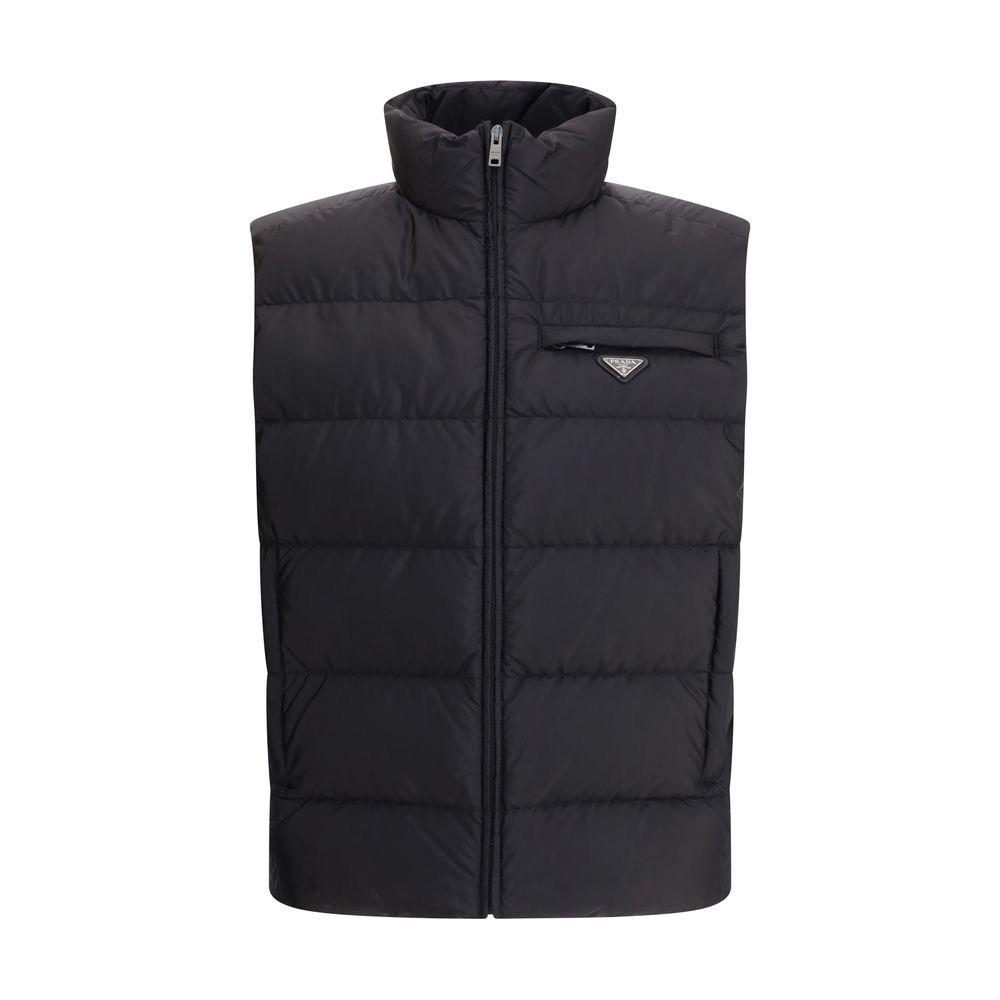 Vest by Prada for men in nylon & goose-down black features a enviable silhouette, elegantly detailed with a enviable and functional pockets & insulated for a enviable finish.