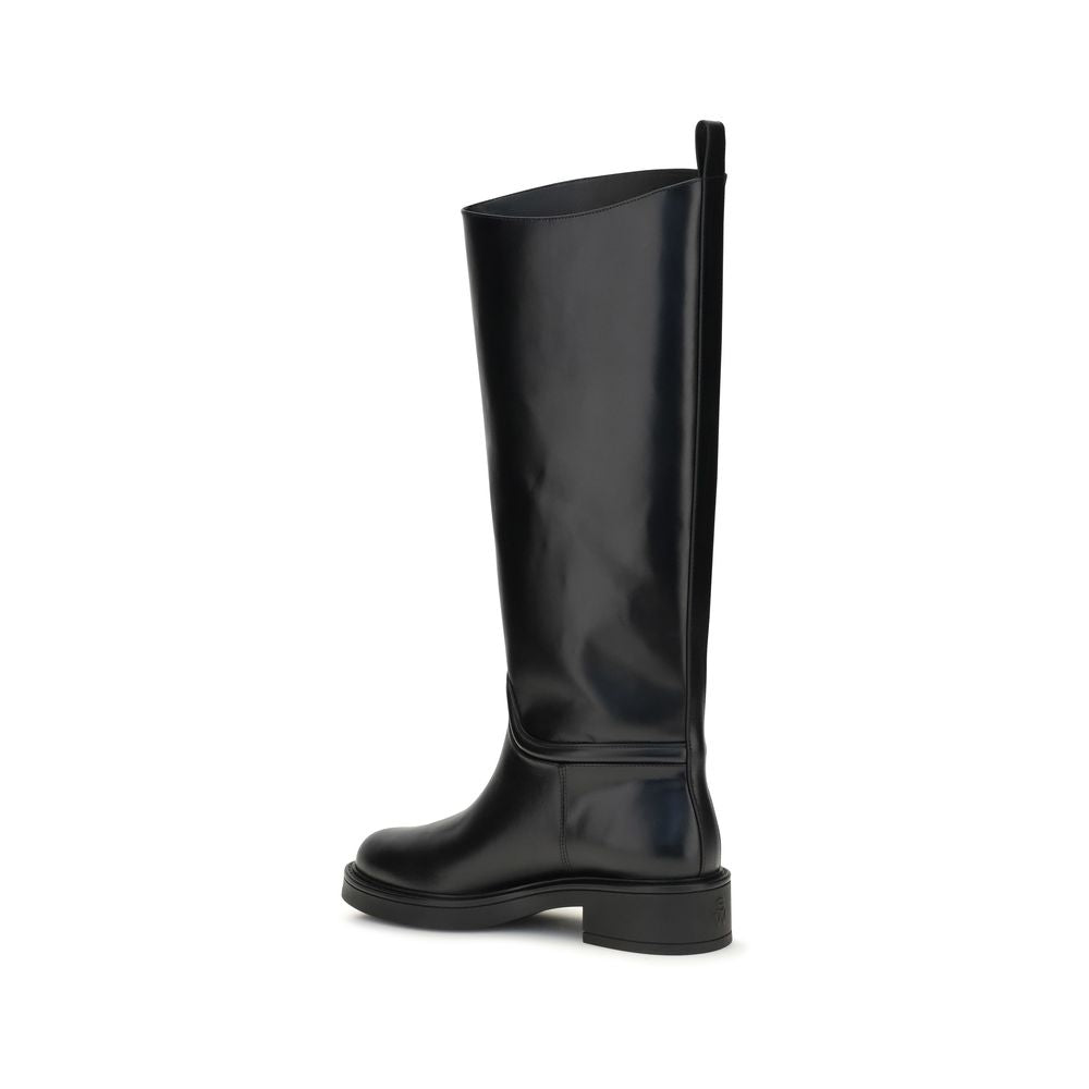Low-Heel Boots by Stuart Weitzman for women in bos taurus calf leather black features an enchanting design from the Women's Bos Taurus Calf Leather Low-Heel Boots collection, highlighting a enchanting low-heel and for a refined look.