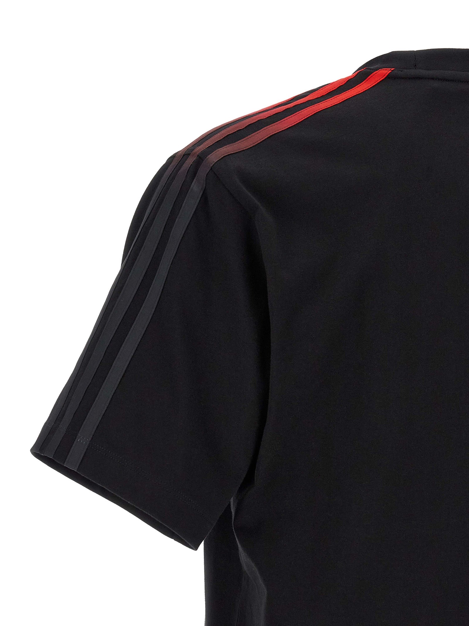 T-Shirt by Y-3 for men in cotton gradient, black, red & striped showcases a fashionable silhouette, elegantly detailed with a fashionable and for a sophisticated, high-fashion look.