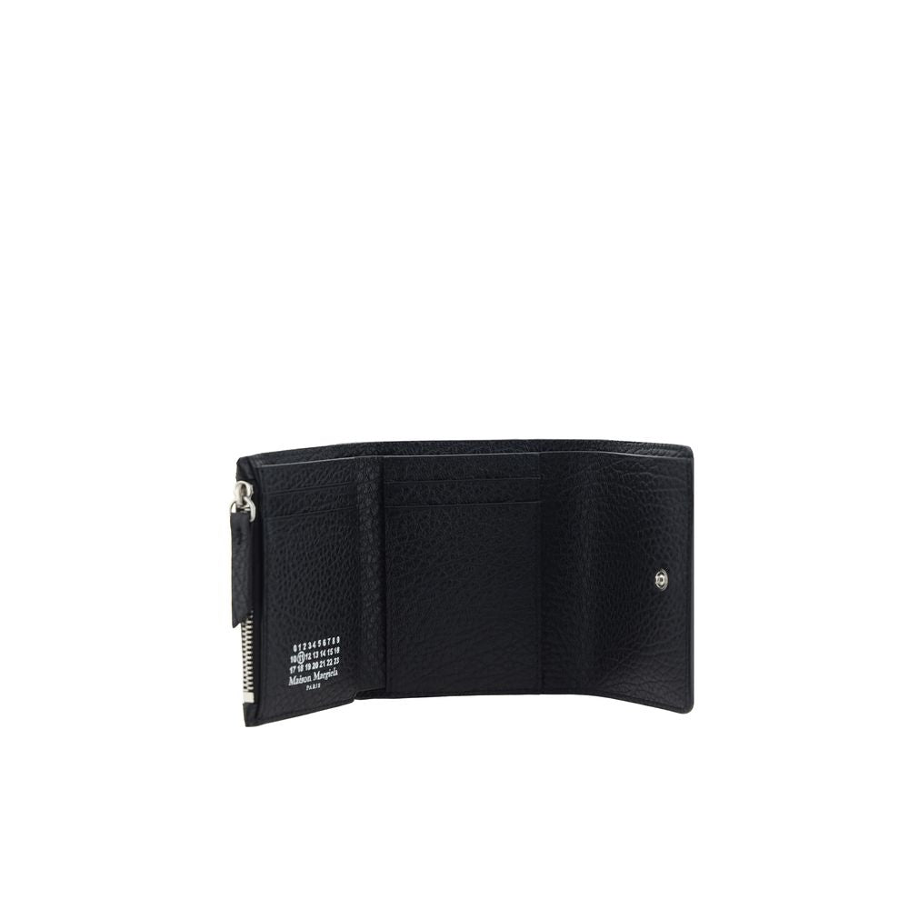 Cardholder Wallet by Maison Margiela for women in bos taurus calf grained leather black presents a refined silhouette, artfully capturing the essence of the Bos Taurus Calf Grained Leather Cardholder Wallet design with sophisticated card-organization coin-purse for a refined look.