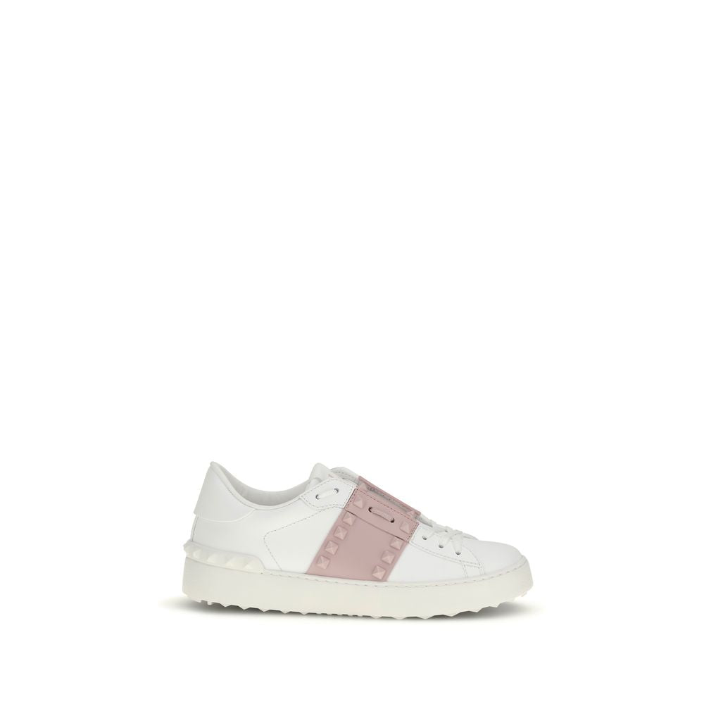 Sneakers by Valentino Garavani for women in bos taurus calfskin leather white features an fashionable silhouette, showcasing the premium Rockstud Women's Low Top Bos Taurus Calfskin Leather Sneakers in a fashionable low-top style that offers a fashionable finish for refined style.