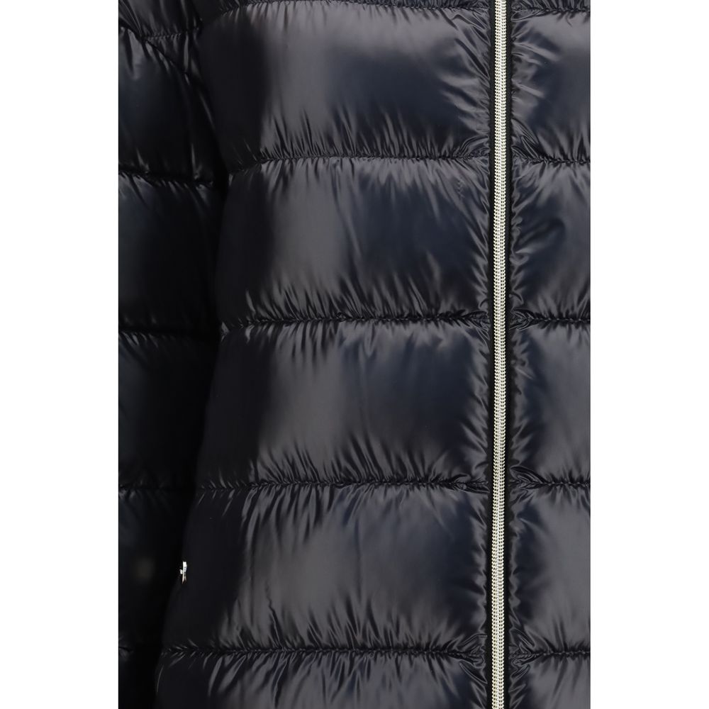 This Puffer Jacket by Herno for women in polyester black & patterned exhibits a edgy silhouette, meticulously detailed with functional pockets & insulated and a edgy for a edgy finish.