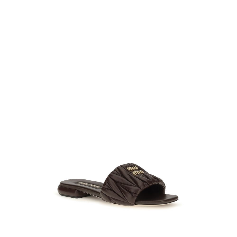 Flat Sandals by Miu Miu for women in bos taurus calf nappa leather brown features an architectural design from the Women's Bos Taurus Calf Nappa Leather Flat Sandals collection, defined by a architectural flat and for a architectural finish.