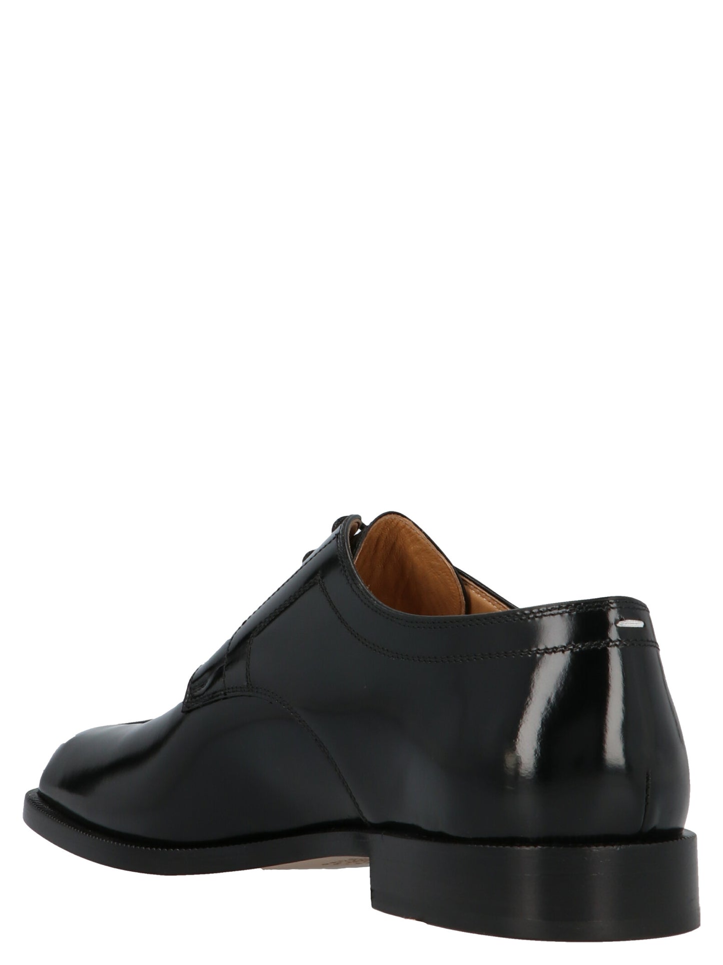 This Lace-Up Shoes by Maison Margiela for men in calfskin leather black features an exquisite silhouette from the Men's Calfskin Leather Lace-Up Shoes collection, defined by a sophisticated and elegant .
