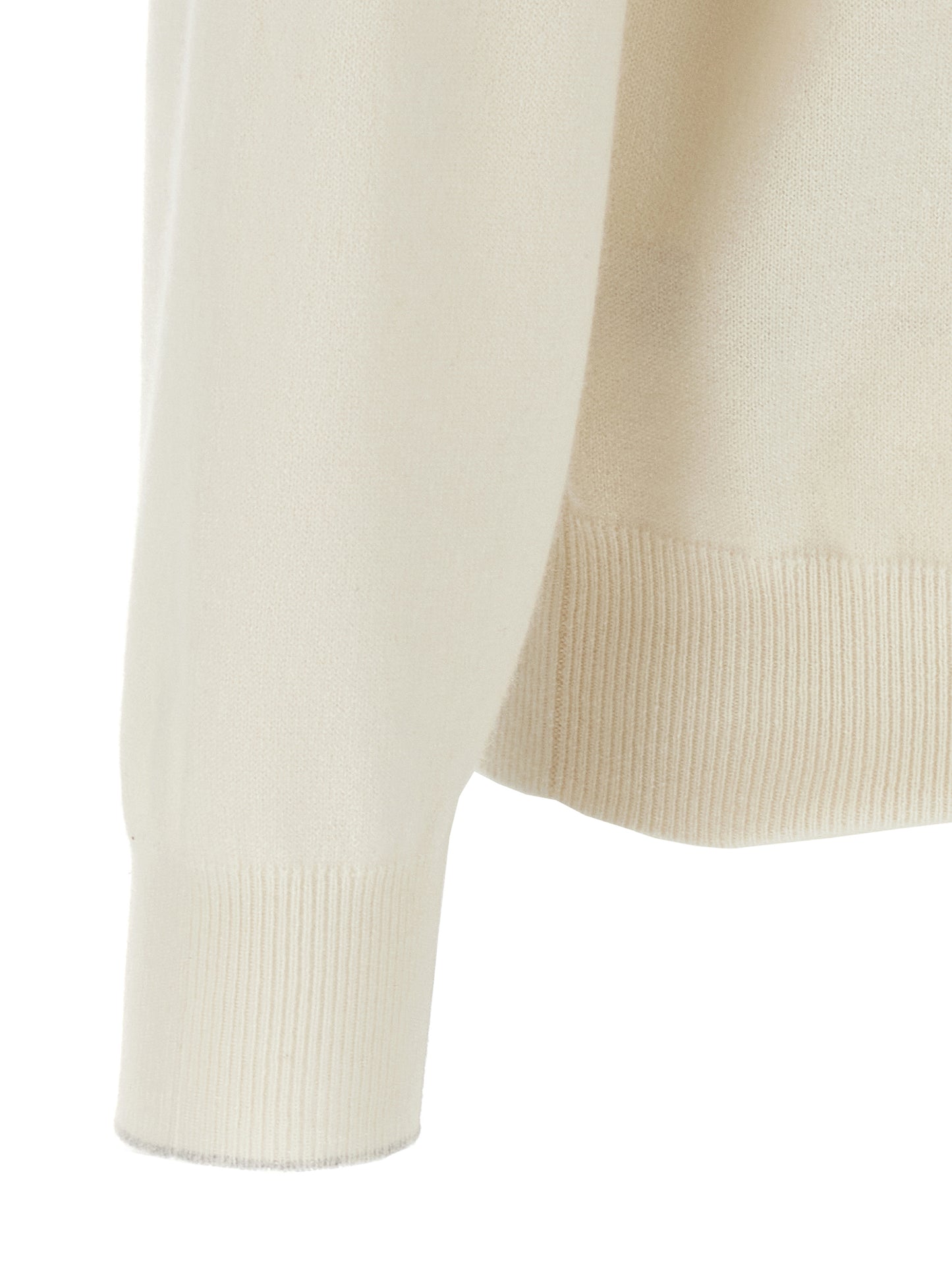 Cardigan by Brunello Cucinelli for men in cashmere white showcases a luxurious silhouette, meticulously detailed with a sophisticated and for a refined finish.