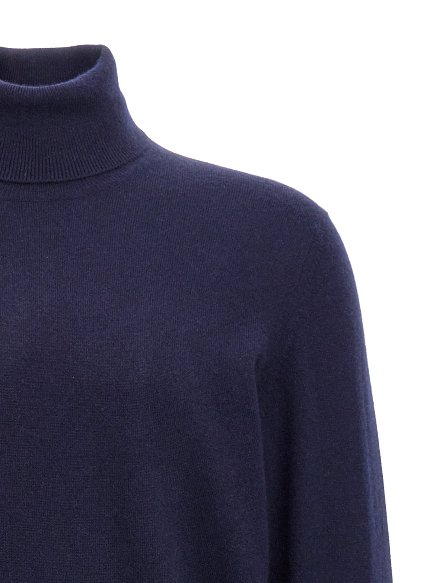 Cardigan by Brunello Cucinelli for men in cashmere blue features an crisp silhouette, showcasing a sophisticated and detail for a truly crisp finish.