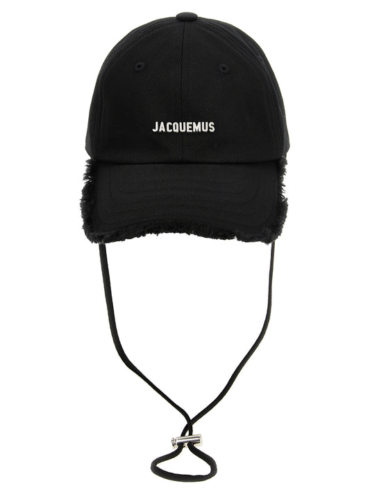 Baseball Cap by Jacquemus for unisex in cotton canvas black features a distinguished silhouette, artfully capturing the essence of the distinguished Grace Cotton Canvas Baseball Cap design with a sophisticated style.