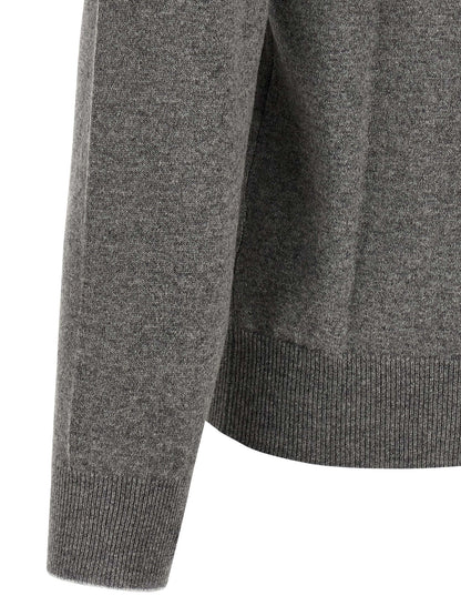 Cardigan by Brunello Cucinelli for men in plush cashmere gray features an impeccable silhouette, showcasing a sophisticated and detail for a truly impeccable finish.