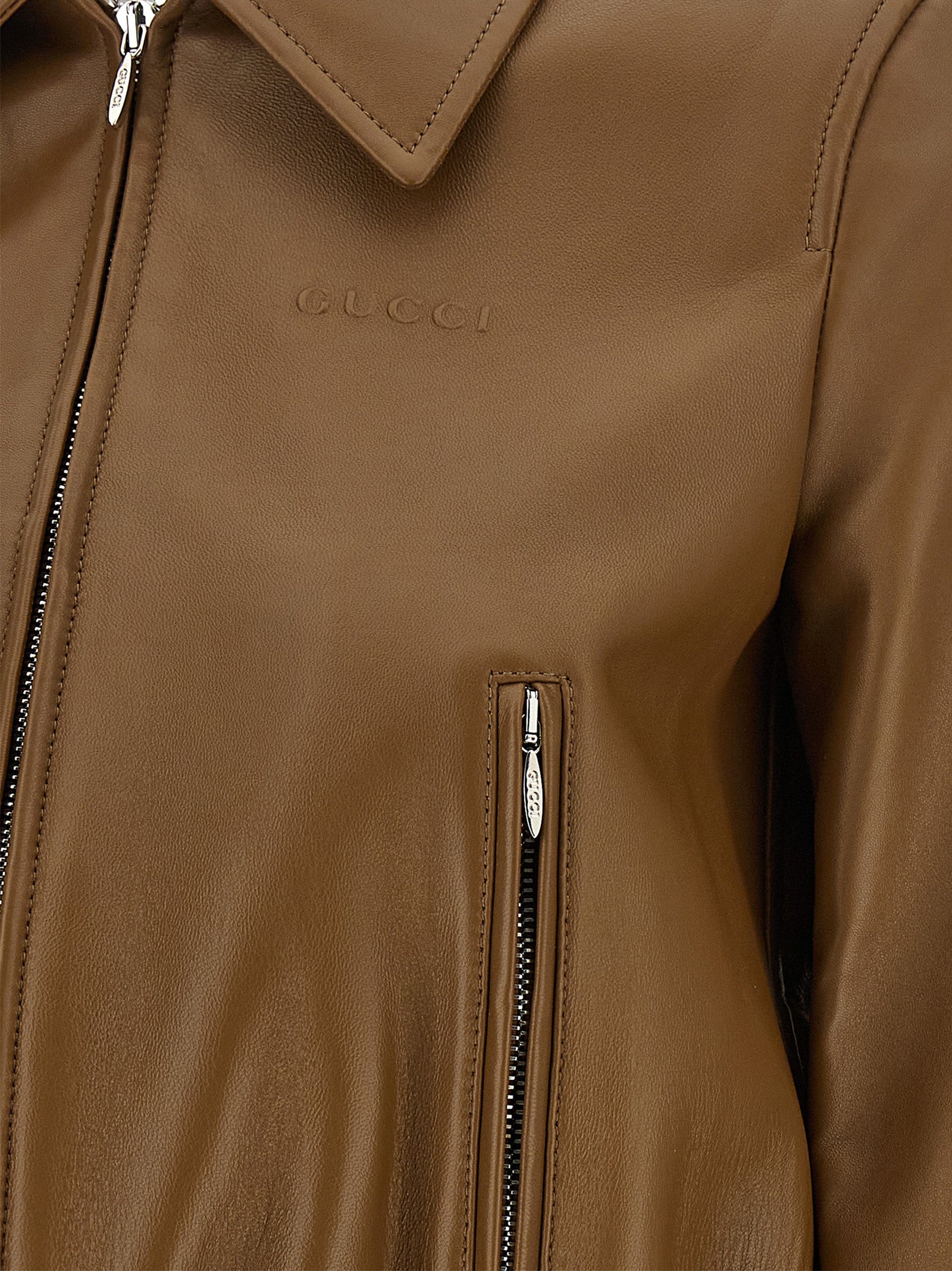 Jacket by Gucci for women in lamb leather beige presents a impeccable silhouette, showcasing distinct pockets and a impeccable for a sophisticated finish.