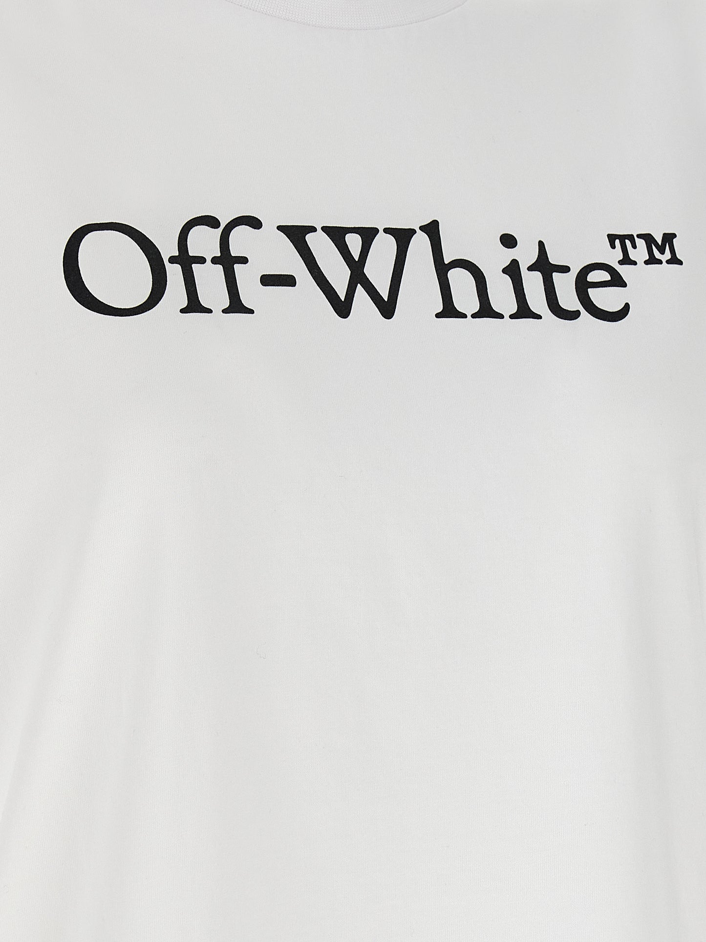T-Shirt by Off-White for women in cotton black & white features an edgy silhouette, meticulously detailed with a sophisticated and for a truly edgy finish.