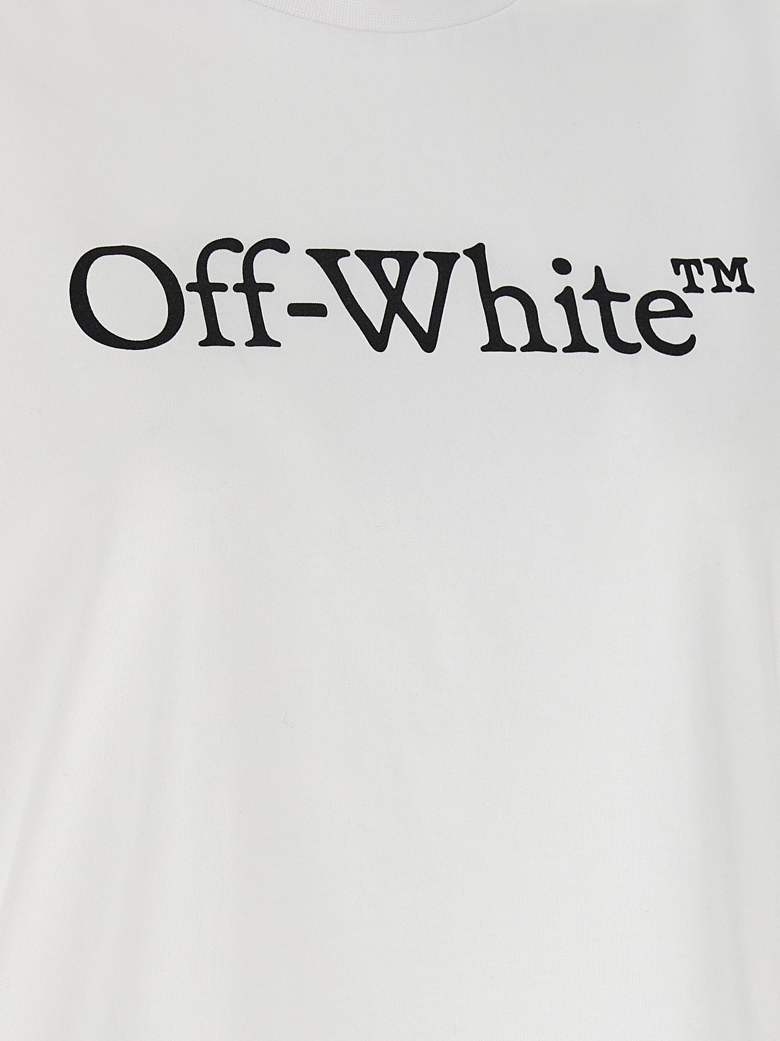 T-Shirt by Off-White for women in cotton black & white features an edgy silhouette, meticulously detailed with a sophisticated and for a truly edgy finish.