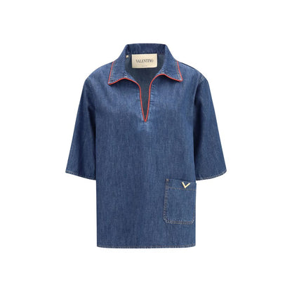 Shirt by Valentino Garavani for women in denim cotton blue, red & signature presents a discerning silhouette, showcasing a sophisticated v-neck neckline and short-sleeve for a truly discerning finish.