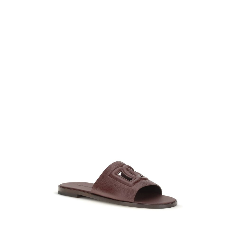 Flat Sandals by Dolce & Gabbana for men in bos taurus calf grained leather brown & signature presents a sculptural silhouette, showcasing the Men's Bos Taurus Calf Grained Leather Flat Sandals design with a sculptural flat and for a premium look.