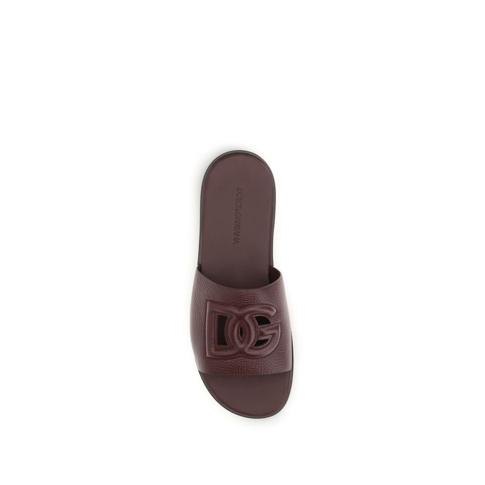 Flat Sandals by Dolce & Gabbana for men in bos taurus calf grained leather brown & signature features an architectural design from the Men's Bos Taurus Calf Grained Leather Flat Sandals collection, defined by a architectural flat and for a architectural finish.