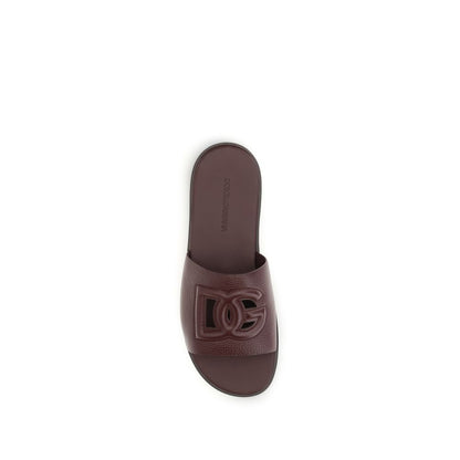 Flat Sandals by Dolce & Gabbana for men in bos taurus calf grained leather brown & signature features an architectural design from the Men's Bos Taurus Calf Grained Leather Flat Sandals collection, defined by a architectural flat and for a architectural finish.
