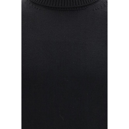 This Sweater by Roberto Collina for men in merino wool black presents a understated silhouette, featuring a sophisticated turtle neckline and for a understated finish.