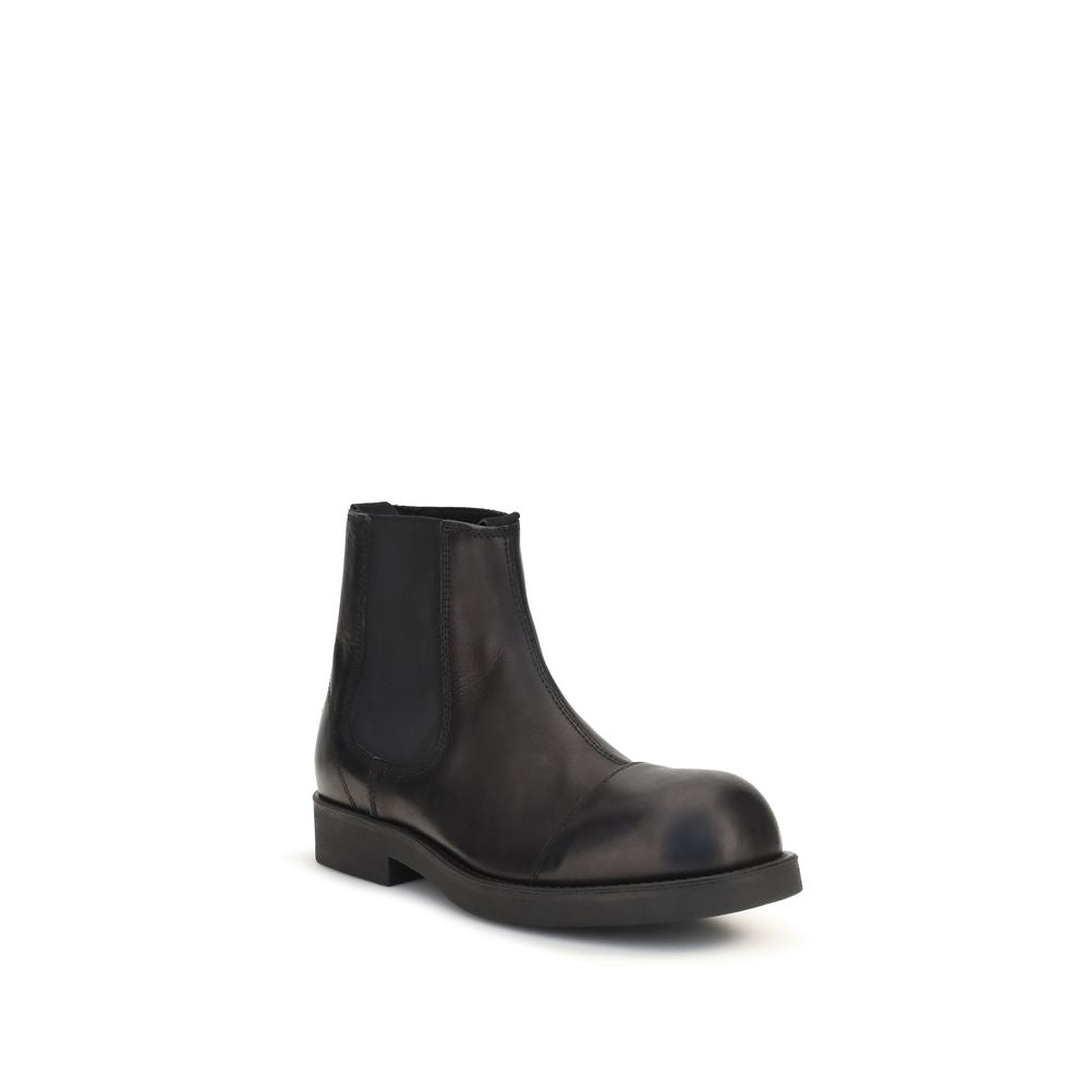 Biker Chelsea Boots by MM6 for men in bos taurus calfskin leather black, white & signature features an high-performance silhouette, showcasing the sophisticated design of the Men's Bos Taurus Calfskin Leather Biker Chelsea Boots with a and a refined .