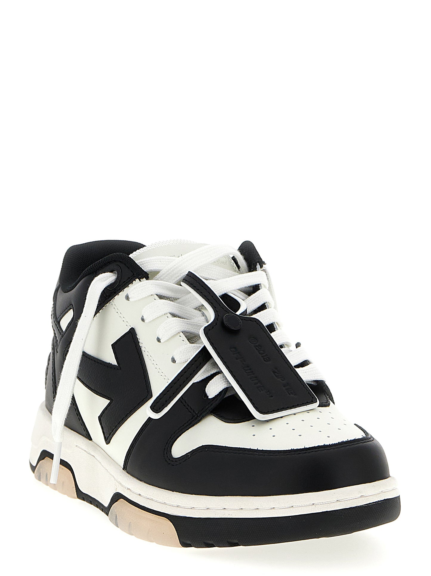 Sneakers by Off-White for men in calfskin leather bicolour, black, white & signature features an timeless silhouette from the Men's Low Top Calfskin Leather Sneakers collection, showcasing a signature low-top style with an timeless finish.