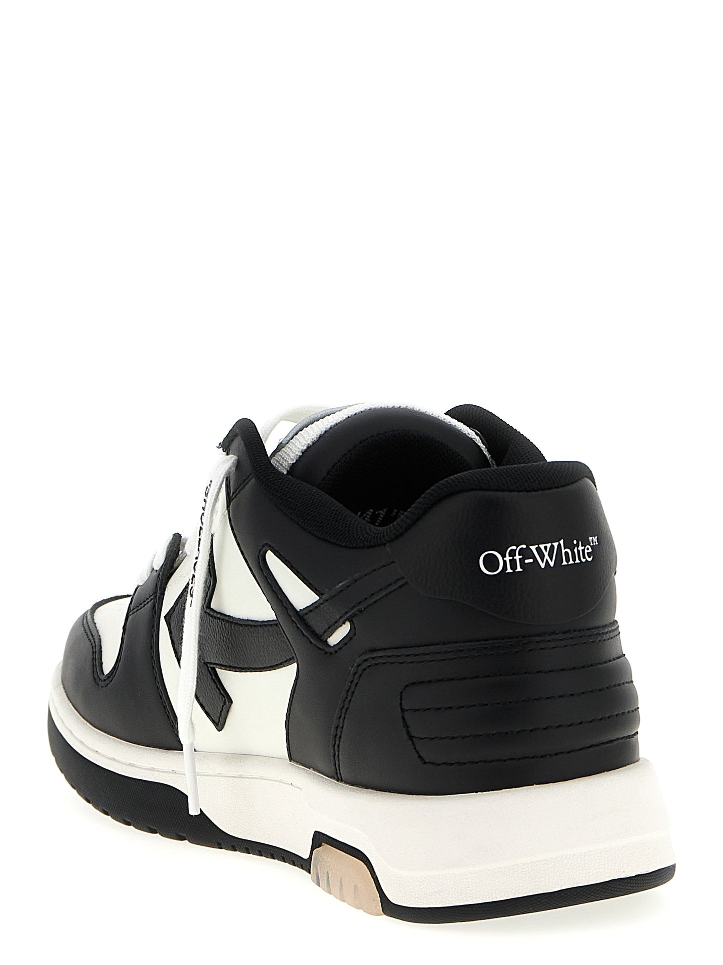 Sneakers by Off-White for men in calfskin leather bicolour, black, white & signature features an fashionable silhouette, showcasing the premium Men's Low Top Calfskin Leather Sneakers in a fashionable low-top style that offers a fashionable finish for refined style.