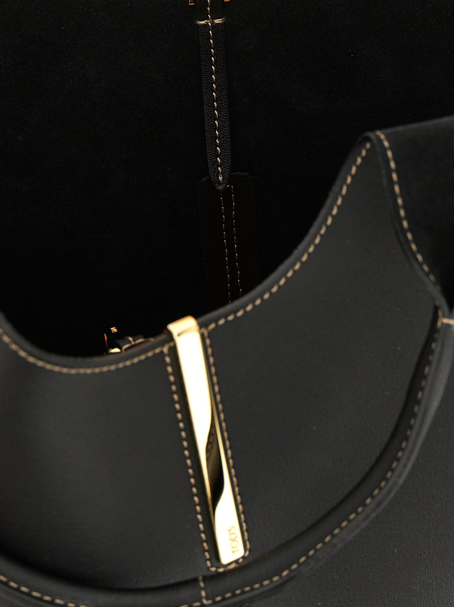 Small Tote Bag by Tod's for women in calfskin leather black & gold features an sumptuous Calfskin Leather Small Tote Bag design with a secure hook, ample , and versatile shoulder-strap, handle & detachable-strap for an sumptuous finish.