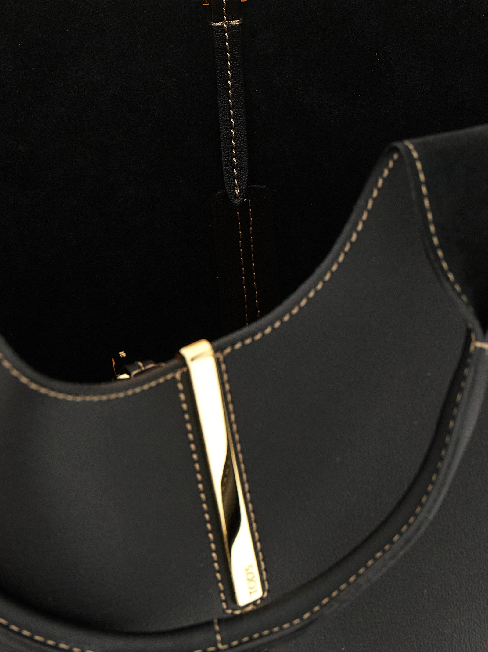 Small Tote Bag by Tod's for women in calfskin leather black & gold features an sumptuous Calfskin Leather Small Tote Bag design with a secure hook, ample , and versatile shoulder-strap, handle & detachable-strap for an sumptuous finish.