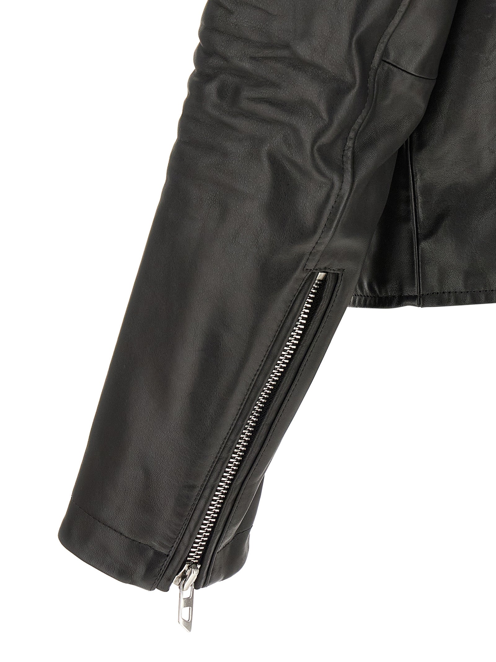 This Jacket by Diesel for men in cowhide leather black & silver showcases a magnificent silhouette, meticulously crafted with a distinctive and functional pockets for a magnificent finish.