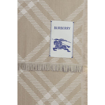 Scarf by Burberry for women in wool & silk beige & patterned presents a cosy silhouette, artfully capturing the sophisticated design and premium aesthetic of the Wool & Silk Scarf.