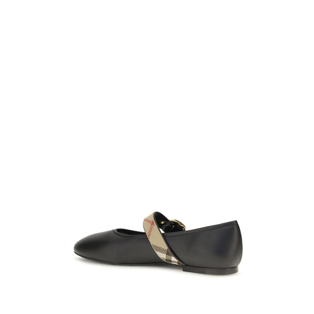 Ballet Flat Shoes by Burberry for women in bos taurus calf leather black, patterned & signature features an captivating silhouette, showcasing the captivating style of the Women's Bos Taurus Calf Leather Ballet Flat Shoes with its distinct and refined .