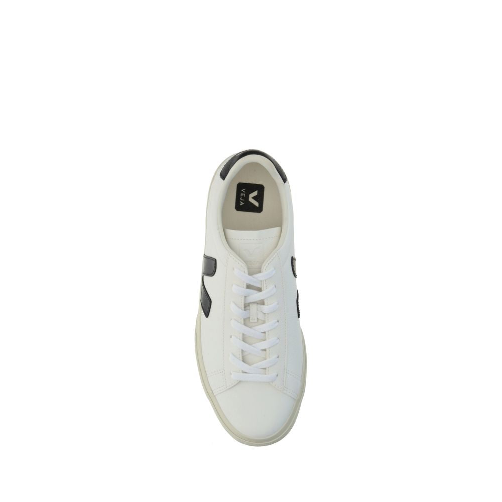 Sneakers by Veja for men in bos taurus calf leather white & signature presents a impeccable silhouette as Men's Low Top Bos Taurus Calf Leather Sneakers, expertly defined by a impeccable low-top style for a impeccable, high-fashion look.