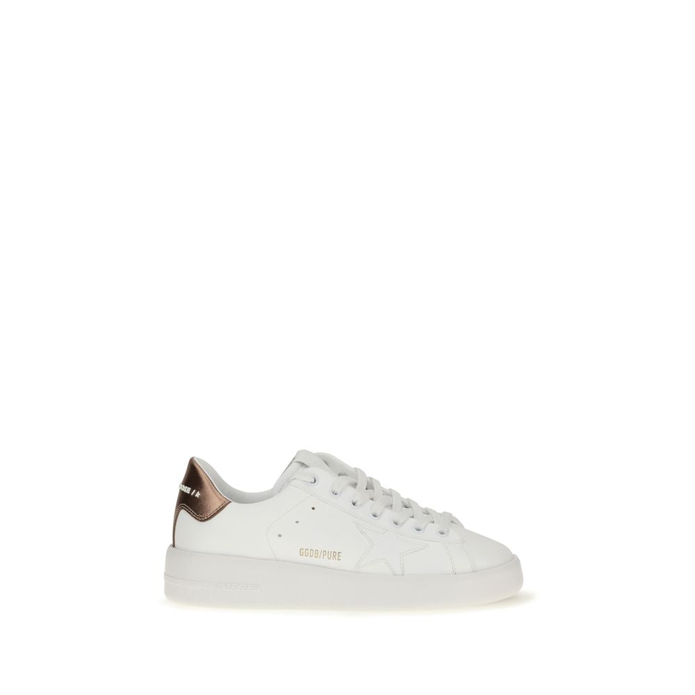 Sneakers by Golden Goose for women in bos taurus calf leather white features an fashionable silhouette, showcasing the premium Star Women's Low Top Bos Taurus Calf Leather Sneakers in a fashionable low-top style that offers a fashionable finish for refined style.