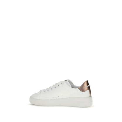 Sneakers by Golden Goose for women in bos taurus calf leather white presents a on trend silhouette from the Star Women's Low Top Bos Taurus Calf Leather Sneakers collection, showcasing a on trend low-top style for an elevated aesthetic.