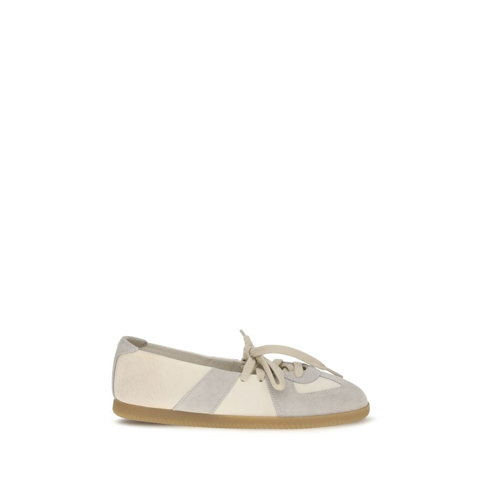 Ballet Flat Shoes by Maison Margiela for women in bos taurus calf leather beige showcases a enchanting silhouette as part of the Women's Bos Taurus Calf Leather Ballet Flat Shoes collection, defined by a enchanting and for a enchanting look.
