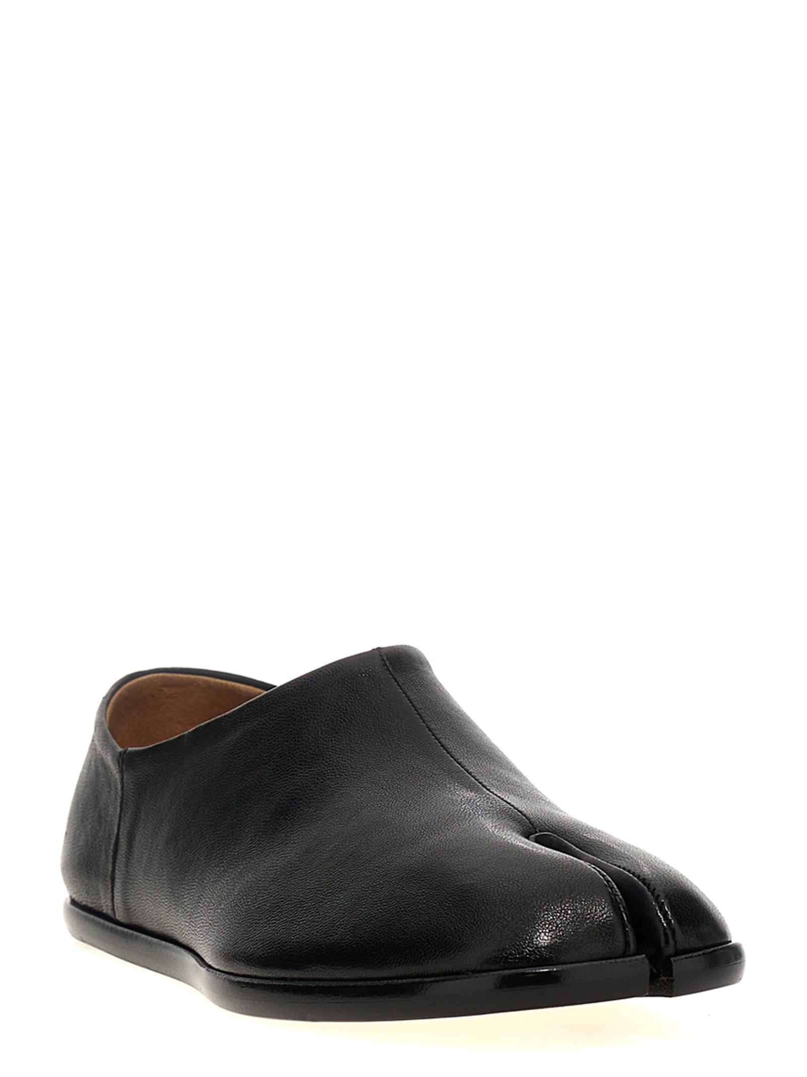 Ballet Flat Shoes by Maison Margiela for women in lamb leather black & signature features an captivating silhouette, showcasing the captivating style of the Women's Lamb Leather Ballet Flat Shoes with its distinct and refined .