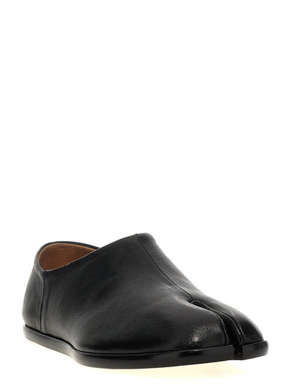 Ballet Flat Shoes by Maison Margiela for women in lamb leather black & signature features an captivating silhouette, showcasing the captivating style of the Women's Lamb Leather Ballet Flat Shoes with its distinct and refined .