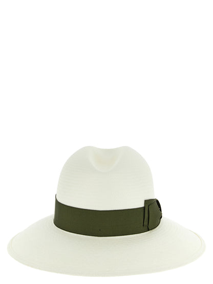 Fedora by Borsalino for women in hemp & straw bicolour & green presents a distinguished silhouette, artfully capturing the distinguished essence of the Fedora Hemp & Straw design with a sophisticated finish.