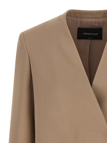 Blazer by Fabiana Filippi for women in linen twill viscose & acetate beige & camel features an crisp silhouette with sophisticated and a crisp v-neck split lapel neckline for a truly crisp finish.