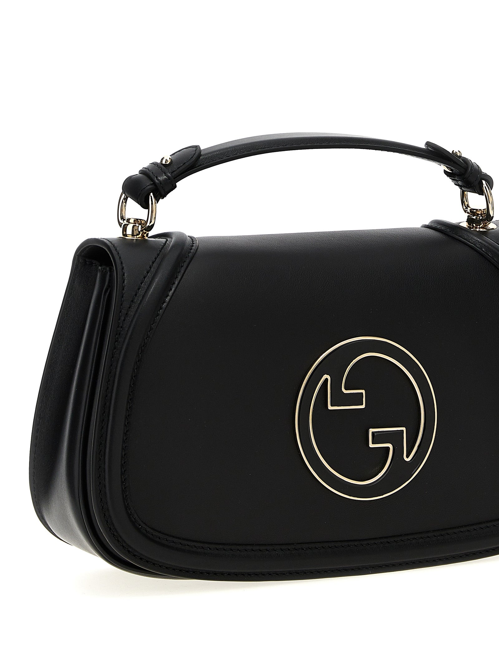 This Medium Flap Handbag by Gucci for women in calfskin leather and black presents a sculptural silhouette featuring a secure flap & magnetic, ample , and versatile shoulder-strap, handle & adjustable-strap for a sculptural finish.