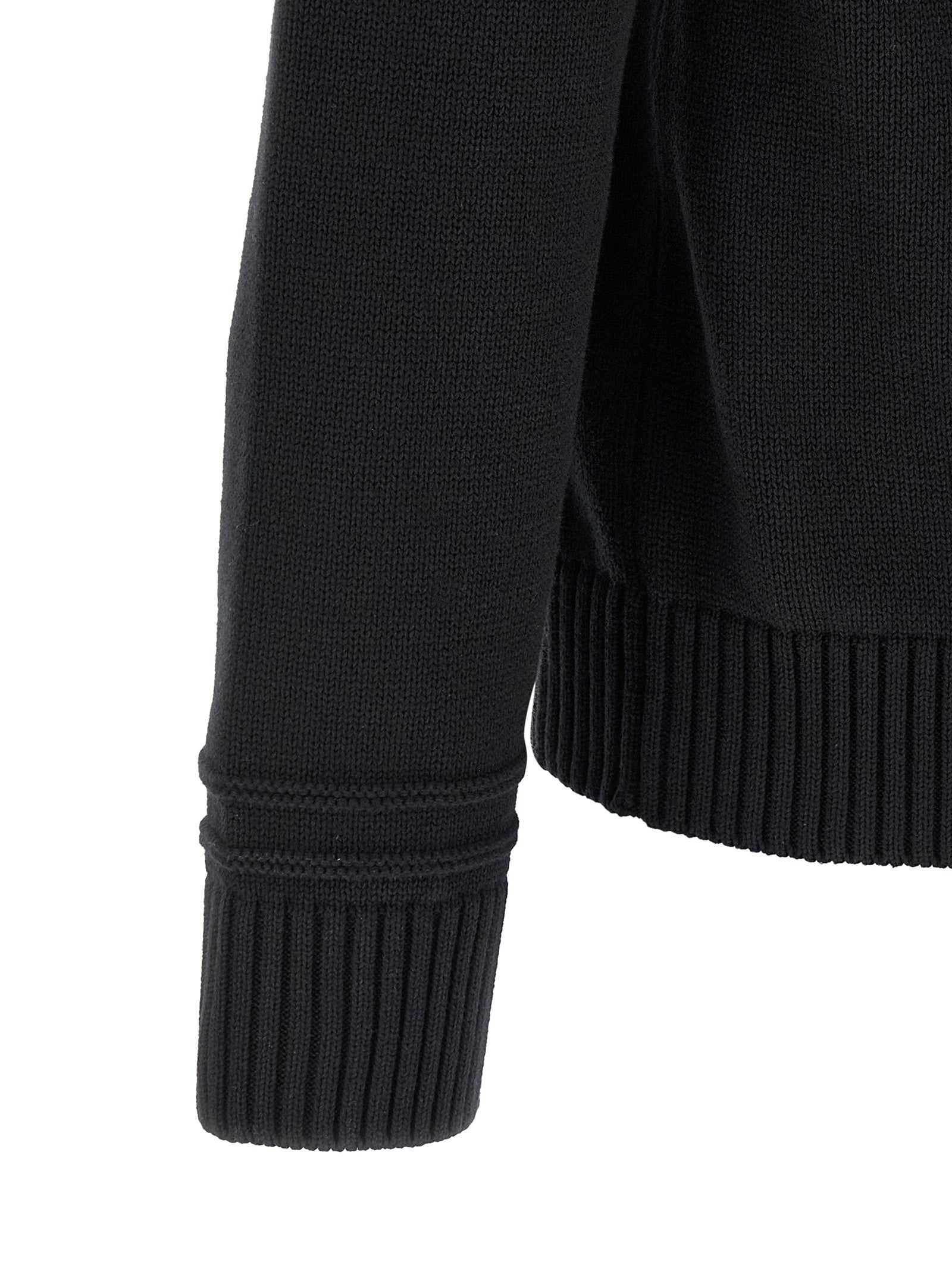 Cardigan by Gucci for men in wool cotton black features a dramatic silhouette, showcasing a sophisticated and dramatic detail for a timeless, premium look.