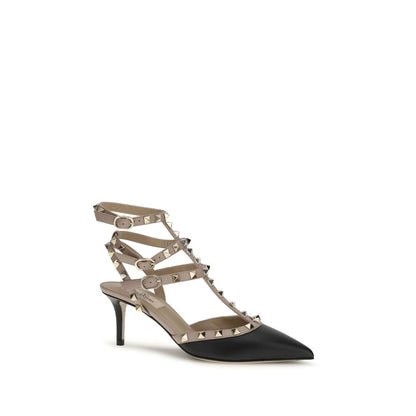 Mid-Heel Stiletto Pumps Heels by Valentino Garavani for women in bos taurus calfskin leather black showcases a exquisite silhouette, perfectly accentuating Rockstud Women's Bos Taurus Calfskin Leather Mid-Heel Stiletto Pumps Heels with a exquisite stiletto mid-heel and exquisite pointed toe style.