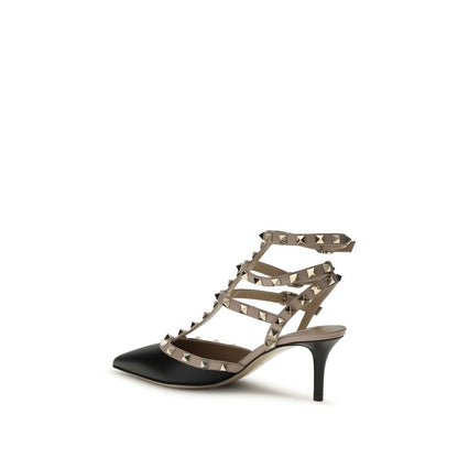 This Mid-Heel Stiletto Pumps Heels by Valentino Garavani for women in bos taurus calfskin leather black presents a effortlessly chic silhouette from the Rockstud Women's Bos Taurus Calfskin Leather Mid-Heel Stiletto Pumps Heels collection, featuring a effortlessly chic stiletto mid-heel and effortlessly chic pointed toe style.