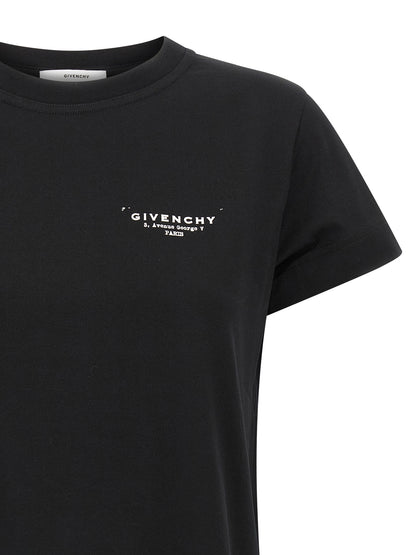 T-Shirt by Givenchy for women in cotton bicolour, black, white & print showcases a dramatic silhouette, elegantly detailed with a dramatic crew neckline and for a truly dramatic finish.