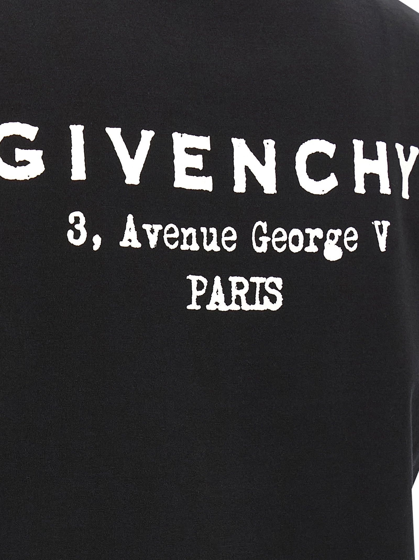 T-Shirt by Givenchy for women in cotton bicolour, black, white & print features an edgy silhouette, meticulously detailed with a sophisticated and for a truly edgy finish.