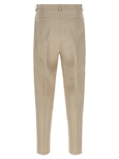 Trousers by Brunello Cucinelli for men in linen & cotton brown presents a perennial silhouette, meticulously tailored with a tapered-leg cut, long finish, and an elegant .