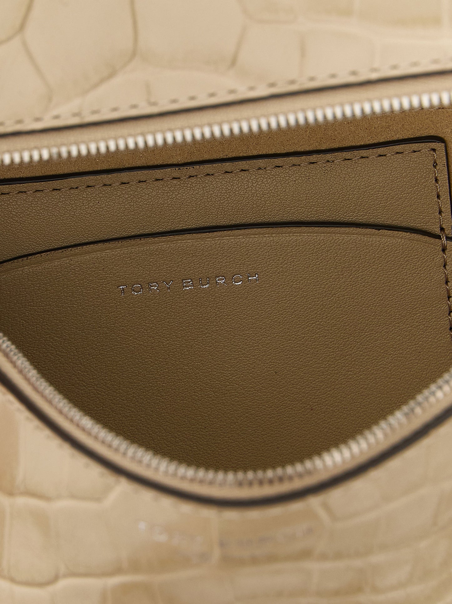 Shoulder Bag by Tory Burch for women in crocodile skin leather beige, silver, signature-print & print features a enviable silhouette, showcasing a secure zipper, ample , and enviable shoulder-strap & detachable-strap for a enviable finish.