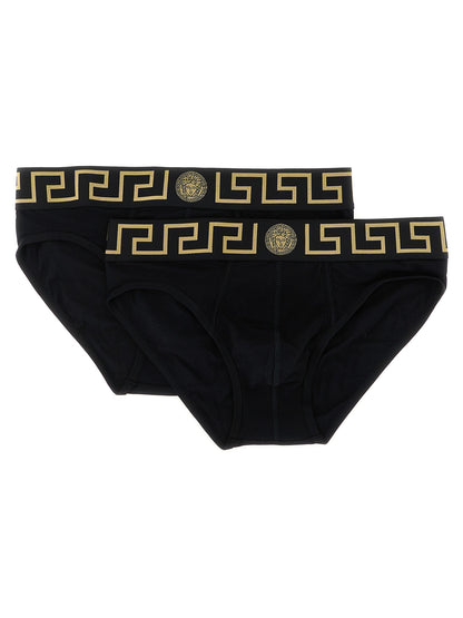Underwear Briefs by Versace for men in stretch organic cotton black & gold features an sleek silhouette that ensures a sleek fit, expertly capturing the sophisticated design of this Medusa Men's Stretch Organic Cotton Underwear Briefs.