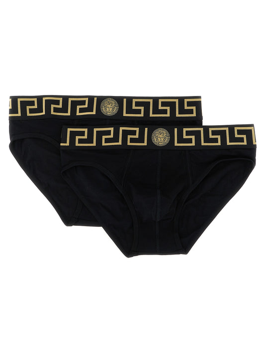 Underwear Briefs by Versace for men in stretch organic cotton black & gold features an sleek silhouette that ensures a sleek fit, expertly capturing the sophisticated design of this Medusa Men's Stretch Organic Cotton Underwear Briefs.