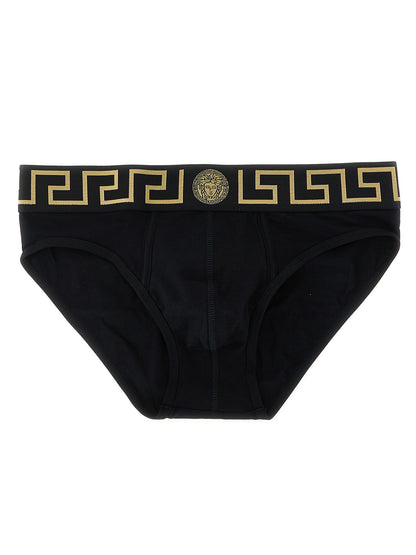 This Underwear Briefs by Versace for men in stretch organic cotton black & gold offers a understated fit, showcasing the understated aesthetic of the Medusa Men's Stretch Organic Cotton Underwear Briefs.