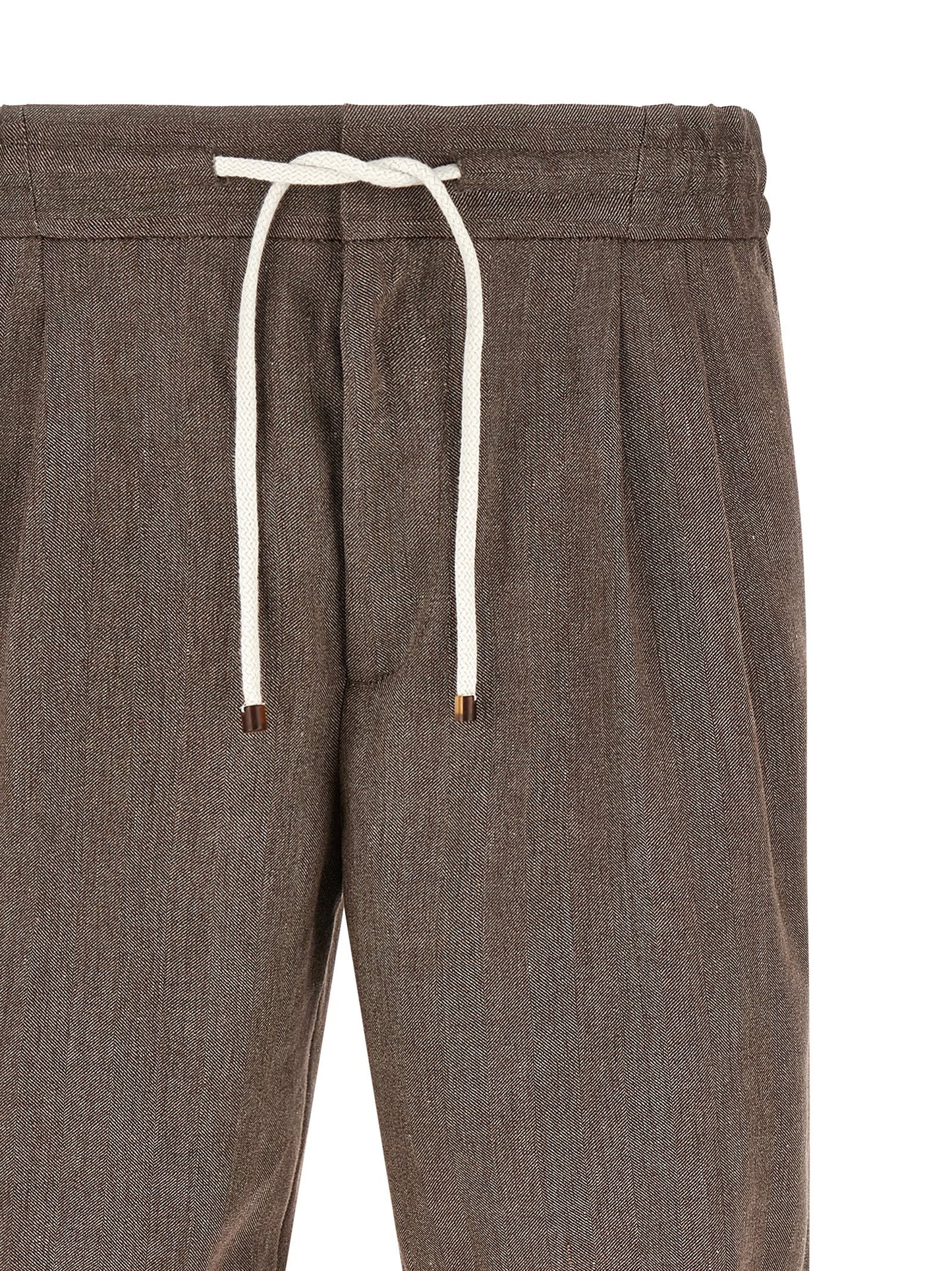 Bermuda Shorts by Brunello Cucinelli for men in linen & virgin wool brown & chevron features an nuanced silhouette, showcasing a nuanced relaxed-fit with a short cut and for a sophisticated, premium finish.