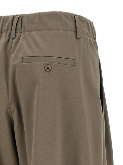 Activewear Pants by Brunello Cucinelli for women in stretch cotton & polyamide gray features an versatile silhouette, integrating performance-ready with a versatile athletic, flared, wide & cropped, cropped, and .